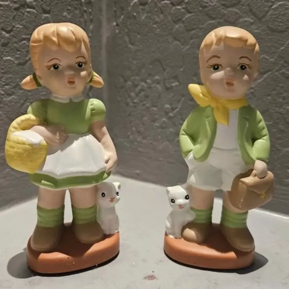 Ceramic Kitsch Boy and Girl Figurines with Kittens 5.5